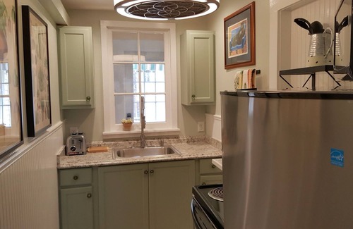 Downtown Little Rock Cabin | Luxurious Cottage that Accommodates Up to Six