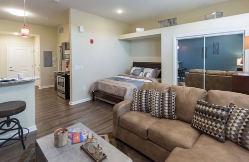 Fall Creek Place Apartment | Luxurious Cove Heart of Indy w/ Free Parking