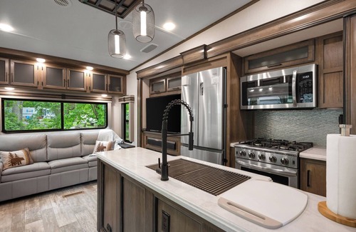 Pittman Center RV Rental | Luxurious Creekside Camper/RV in Gatlinburg, TN w/bunk room & fire pit.