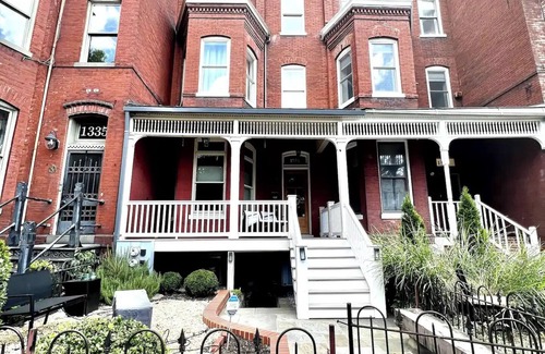 Cardozo House | LUXURIOUS DC ESTATE, BEST LOCATION BLOCK AWAY FROM 14TH/U ST NW W/2 CAR PARKING