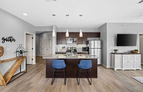 Rolling Mill Hill Condo | Luxurious Downton High Floor 2 br 2 bth Condo-#54