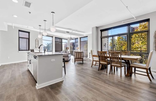 Rolling Mill Hill Condo | Luxurious Downtown-2 bed 2 bath Corner 2M