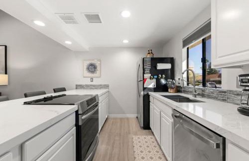 Palm Desert House | Luxurious fairway condo resort country club