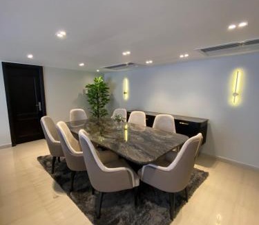 Qasr an-Nil Apartment | Luxurious Family 5BR Pool View Near Airport!