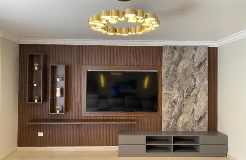 Qasr an-Nil Apartment | Luxurious Family 5BR Pool View Near Airport!