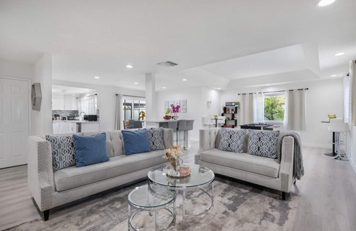 Orange House | Luxurious Family Home, Just 8 mins from Disneyland
