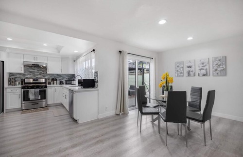 Orange House | Luxurious Family Home, Just 8 mins from Disneyland