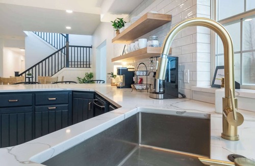 Hayden House | Luxurious Farmhouse on Acreage! Near Silverwood