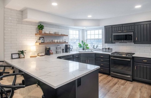 Hayden House | Luxurious Farmhouse on Acreage! Near Silverwood