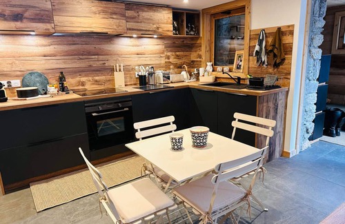 Pralognan-la-Vanoise Apartment | Luxurious 3-room apartment with garden, near ski lift, private parking