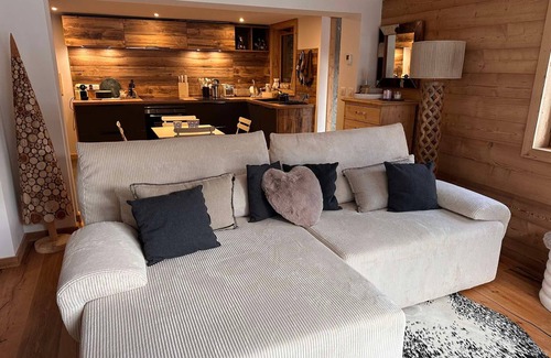 Pralognan-la-Vanoise Apartment | Luxurious 3-room apartment with garden, near ski lift, private parking