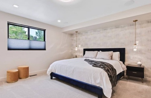 Eagle House | Luxurious Fully Equipped 3BR Private Home in Eagle