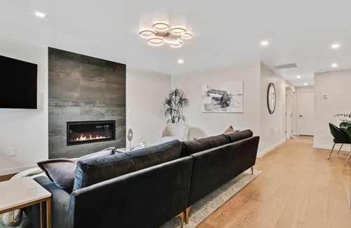 Eagle House | Luxurious Fully Equipped 3BR Private Home in Eagle