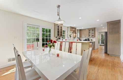Bethesda House | Luxurious Fully Renovated House