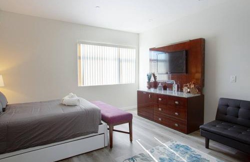 Bankers Hill Apartment | Luxurious Furnished Studio w Full Kitchen in SD