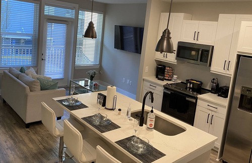 Summerhill Condo | LUXURIOUS GETAWAY CONDO RETREAT
