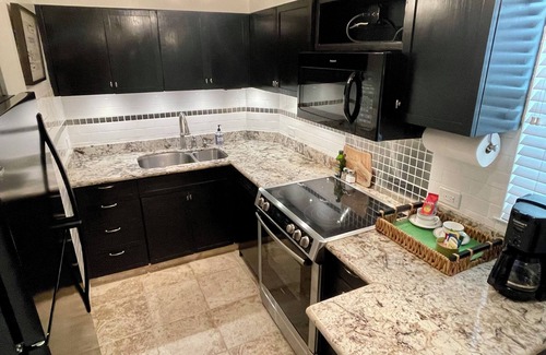 Diamond Head - Kapahulu - St. Louis Condo | Luxurious Getaway