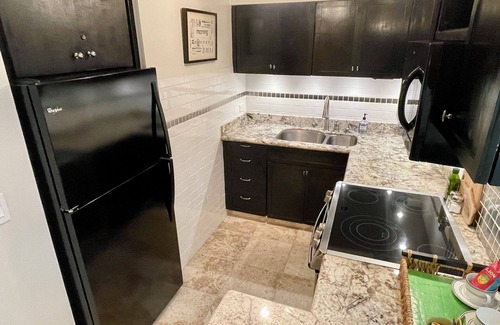 Diamond Head - Kapahulu - St. Louis Condo | Luxurious Getaway
