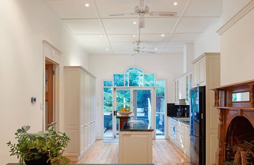 Sassafras Villa | Luxurious grand Villa close to nature in Yarra Ranges