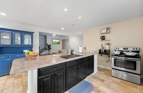 Woodstock Apartment | Luxurious Guest House with Game Room & Many Amenities in awesome Woodstock!