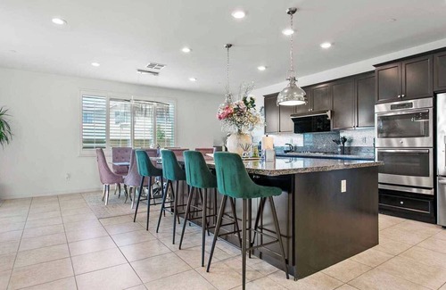 Fontana House | Luxurious Haven on Curry Pl