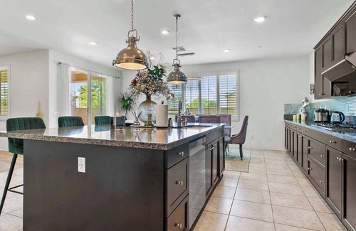Fontana House | Luxurious Haven on Curry Pl