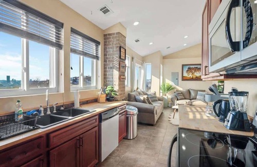 Pittsburgh House | Luxurious Hideaway with a Skyline View