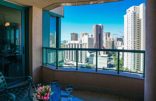 Waikiki Condo | Luxurious High floor Waikiki Landmark Condo, Ocean & Diamond Head views!