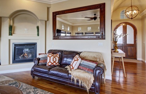 Collister House | Luxurious Hilltop Home W/Amazing Views