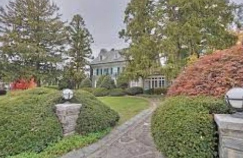 Allentown House | Luxurious, Historic Queen City Mansion in the West End of Allentown Sleeps 16!!!