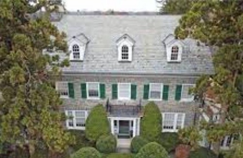Allentown House | Luxurious, Historic Queen City Mansion in the West End of Allentown Sleeps 16!!!