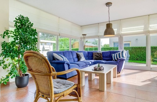 Koudum House | Luxurious Holiday Home in Koudum with Pool