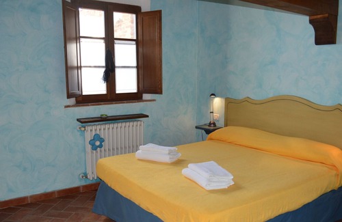 Asciano House | Luxurious holiday home with private patio, Tuscany, with panoramic swimming poo