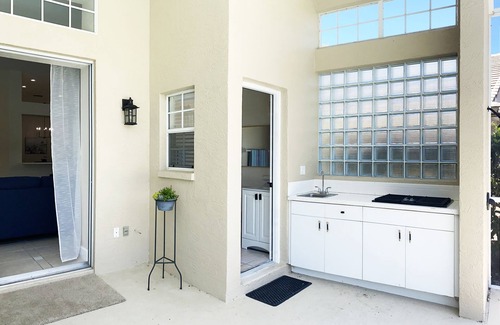 Braden River House | Luxurious Home in University Park Country Club. Min stay requirement 90 days.