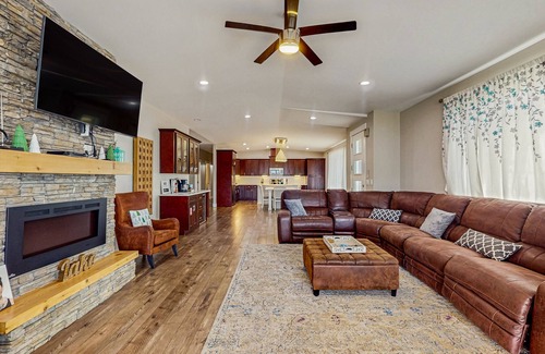 Manson House | Luxurious home w/a great lake view & spacious deck - near casino & town