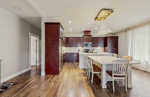 Manson House | Luxurious home w/a great lake view & spacious deck - near casino & town