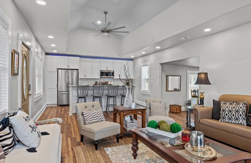 Morehead City House | Luxurious home within walking distance to Downtown Morehead City (Conch's Point Cottage)