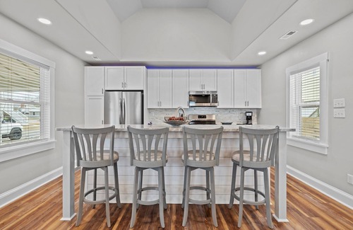 Morehead City House | Luxurious home within walking distance to Downtown Morehead City (Conch's Point Cottage)