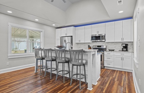 Morehead City House | Luxurious home within walking distance to Downtown Morehead City (Conch's Point Cottage)