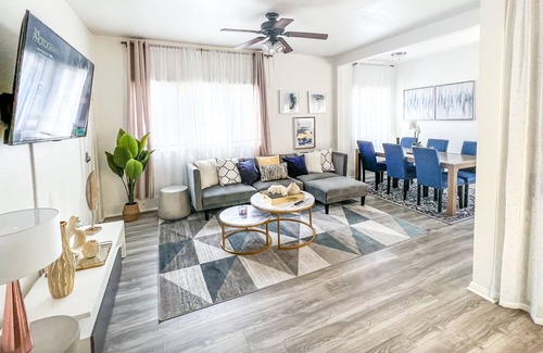 Willmore House | Luxurious Home ★ with AC - Downtown LB & beach!