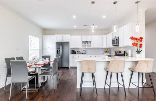 Oak Cliff House | Luxurious House 5 mins away from Bishop Arts District