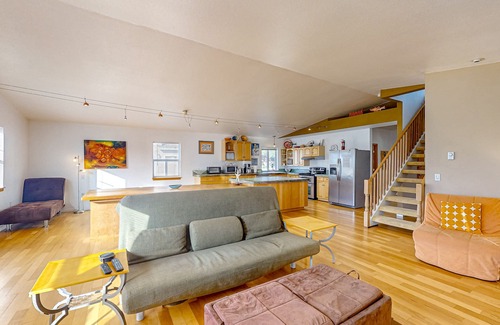Bandon House | Luxurious house w/great room, woodstove & beach nearby - dogs OK