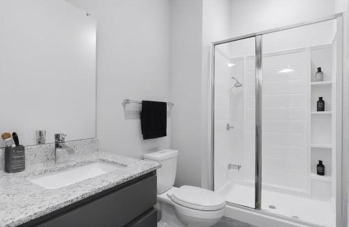 North Raleigh Apartment | Luxurious King 3BR Suite in North Raleigh!