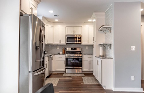 Camp Taylor House | Luxurious King Bed , 3 Bedroom, 2.5 Bathroom. Brand new construction
