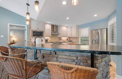 Hot Springs Village House | Luxurious Lakefront Retreat
