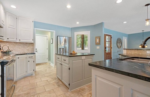 Hot Springs Village House | Luxurious Lakefront Retreat