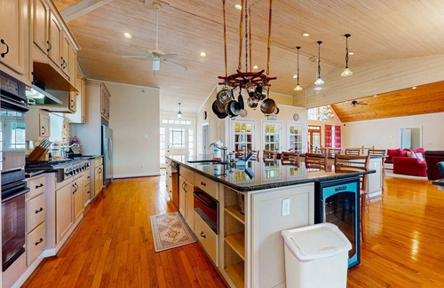 La Follette Cabin | Luxurious Lake Norris Lakefront w/Private Dock, Slide, Fire Pit, Game Room