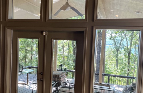 Eden Isle House | Luxurious Lakefront Eden Isle House - Heber Springs, AR