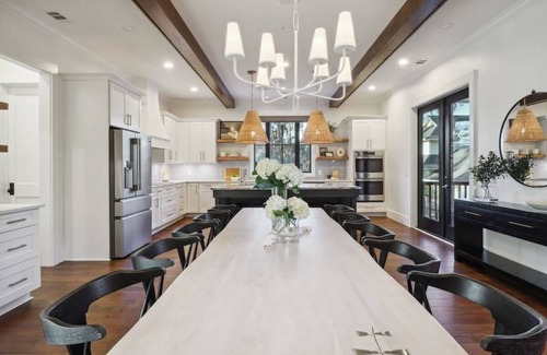 Talahi Island House | Luxurious Lakefront Home | Hot Tub + Game Room