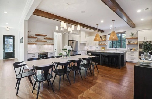 Talahi Island House | Luxurious Lakefront Home | Hot Tub + Game Room